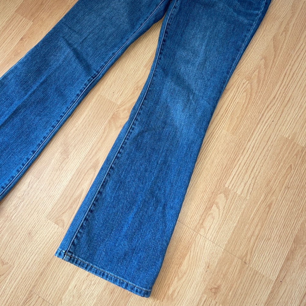 Chico’s Platinum Barley Flare Blue Denim Jeans Size 0 Regular - Picture 2 of 8